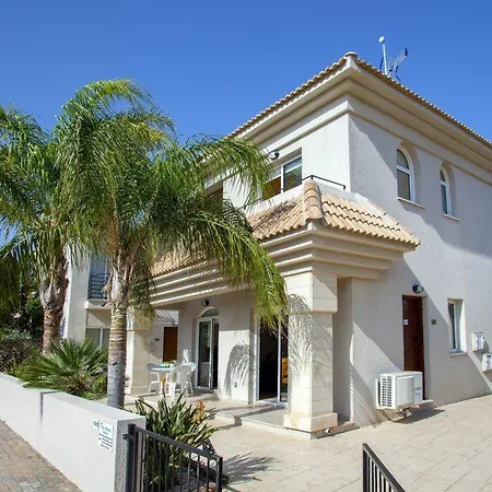 וילה The Ultimate Guide To Renting Your 5 Star Protaras 41